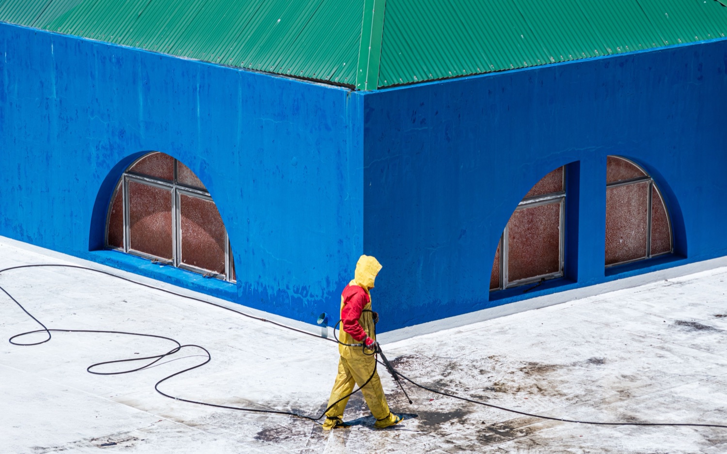 Pressure washing a commercial exterior surface